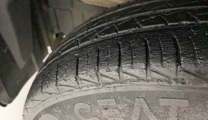2020 Maruti S PRESSO LXI CNG, CNG, Manual, 48,146 km, Left front tyre - Minor crack