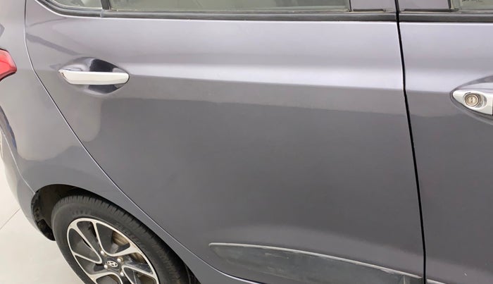 2018 Hyundai Grand i10 ASTA 1.2 KAPPA VTVT, Petrol, Manual, 1,17,582 km, Right rear door - Slightly dented