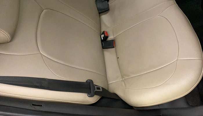 2018 Hyundai Grand i10 ASTA 1.2 KAPPA VTVT, Petrol, Manual, 1,17,582 km, Second-row right seat - Cover slightly stained