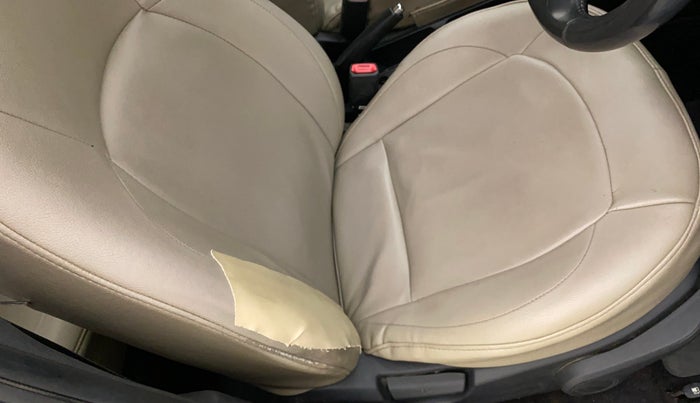 2018 Hyundai Grand i10 ASTA 1.2 KAPPA VTVT, Petrol, Manual, 1,17,582 km, Driver seat - Cover slightly torn