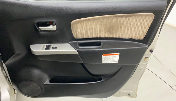 2018 Maruti Wagon R 1.0 LXI CNG, CNG, Manual, 60,667 km, Driver-side door - Trim has minor damage