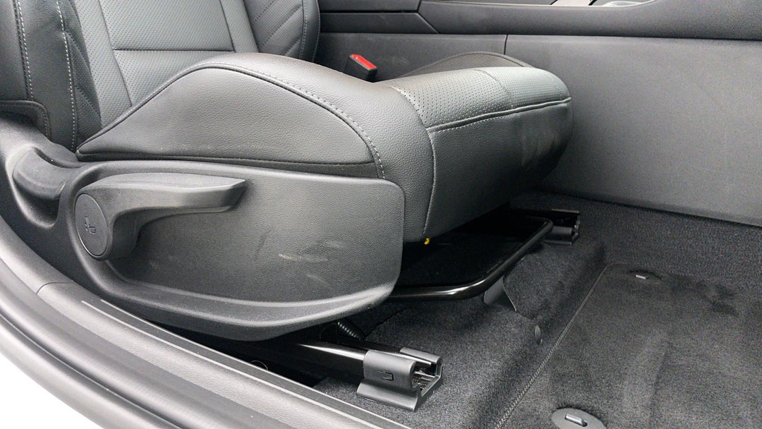 2024 Hyundai i30 Elite, Automatic, 2353 km, Drivers Side Adjustment Panel