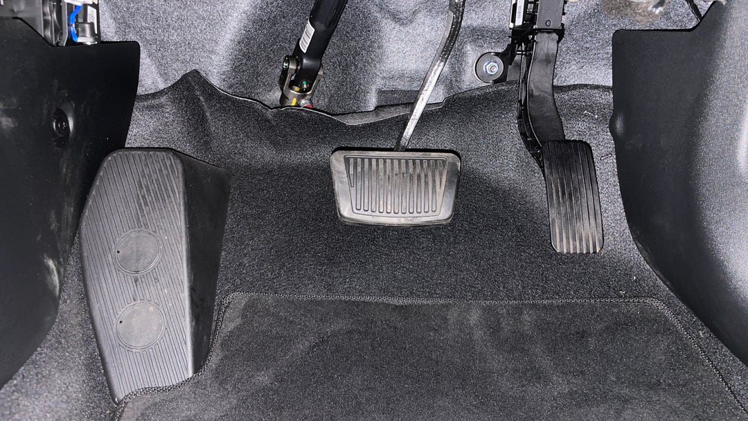 2024 Hyundai i30 Elite, Automatic, 2353 km, Pedals and Footmat