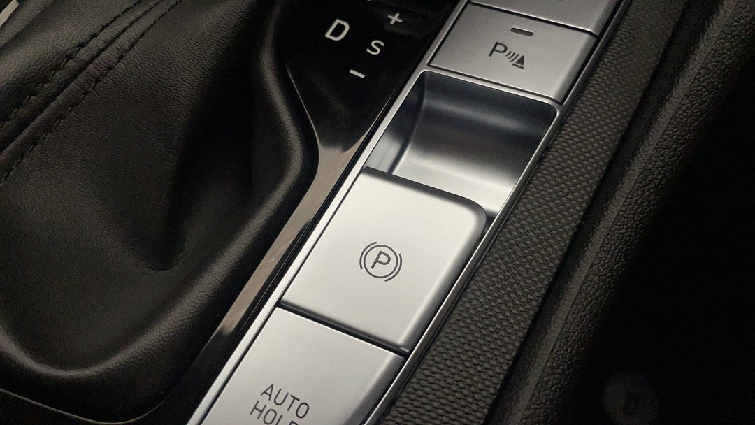 2024 Hyundai i30 Elite, Automatic, 2353 km, Handbrake