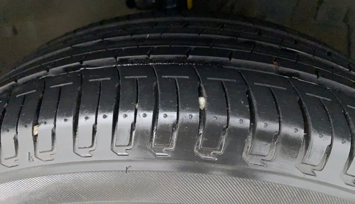 2018 Maruti Ertiga ZXI, Petrol, Manual, 37,249 km, Right Front Tyre Tread