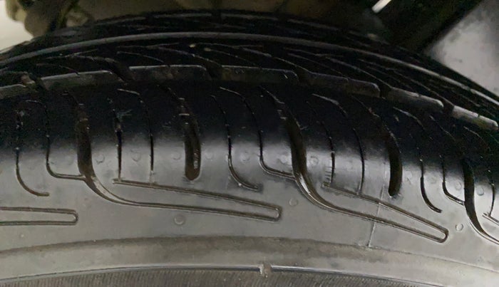 2014 Maruti Swift Dzire VDI, Diesel, Manual, 87,503 km, Left Front Tyre Tread