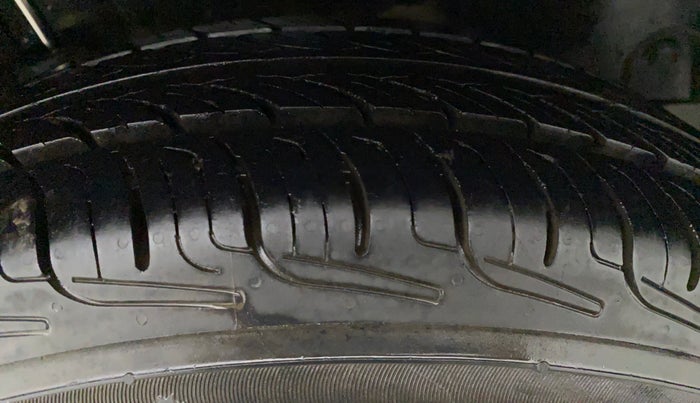 2014 Maruti Swift Dzire VDI, Diesel, Manual, 87,503 km, Right Front Tyre Tread