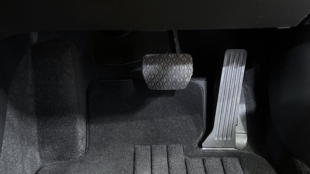 2018 Mazda 3 Maxx Sport, Automatic, 87722 km, Pedals and Footmat