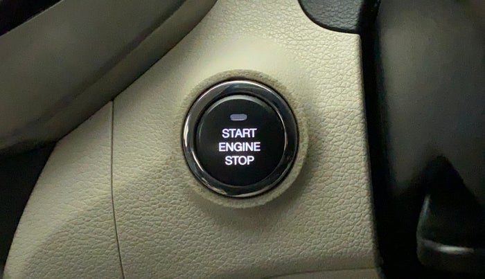 2019 Mahindra XUV 3OO W8 1.5 DIESEL, Diesel, Manual, 80,316 km, Keyless Start/ Stop Button