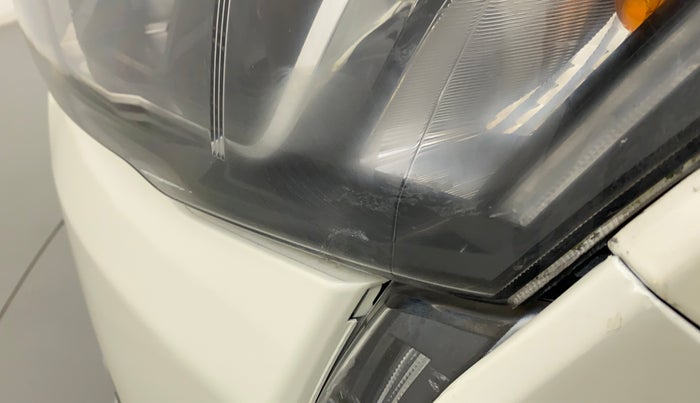 2019 Mahindra XUV 3OO W8 1.5 DIESEL, Diesel, Manual, 80,316 km, Left headlight - Minor scratches