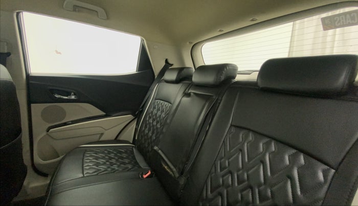 2019 Mahindra XUV 3OO W8 1.5 DIESEL, Diesel, Manual, 80,316 km, Right Side Rear Door Cabin