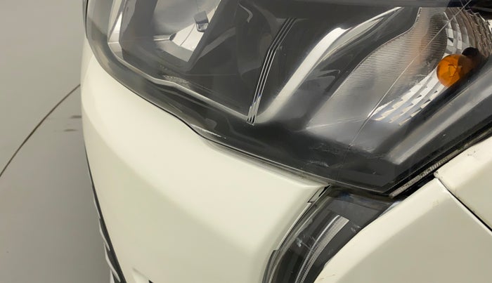 2019 Mahindra XUV 3OO W8 1.5 DIESEL, Diesel, Manual, 80,316 km, Left headlight - Faded