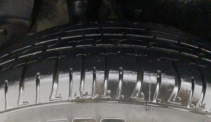 2016 Hyundai Creta SX 1.6 DIESEL, Diesel, Manual, 1,17,543 km, Right Rear Tyre Tread