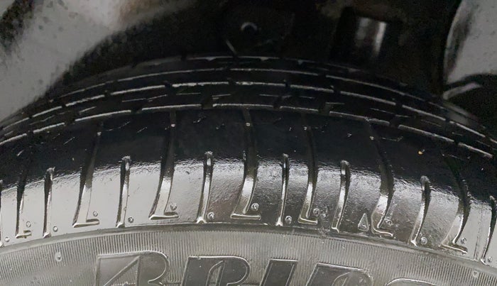 2016 Hyundai Creta SX 1.6 DIESEL, Diesel, Manual, 1,17,543 km, Left Rear Tyre Tread