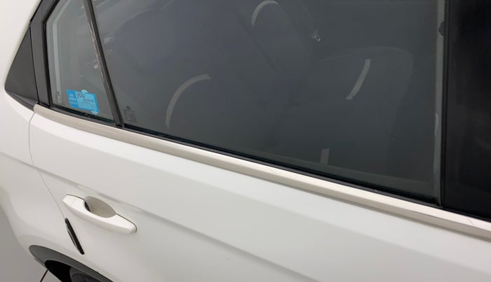 2016 Hyundai Creta SX 1.6 DIESEL, Diesel, Manual, 1,17,543 km, Right rear door - Weather strip has minor damage