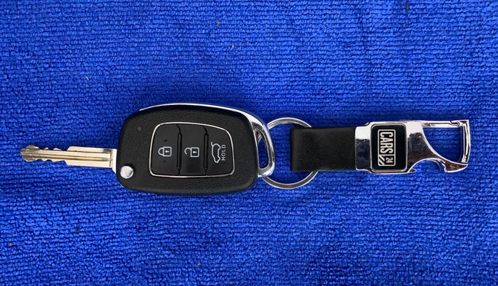 2016 Hyundai Creta SX 1.6 DIESEL, Diesel, Manual, 1,17,543 km, Key Close Up