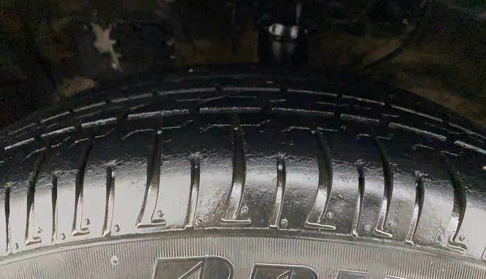 2016 Hyundai Creta SX 1.6 DIESEL, Diesel, Manual, 1,17,543 km, Left Front Tyre Tread