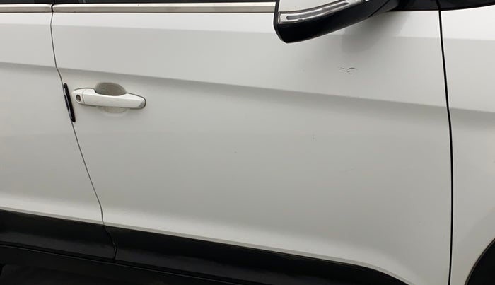 2016 Hyundai Creta SX 1.6 DIESEL, Diesel, Manual, 1,17,543 km, Driver-side door - Minor scratches