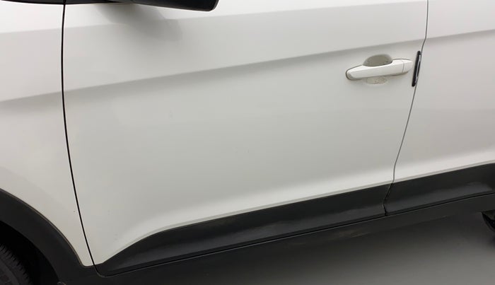 2016 Hyundai Creta SX 1.6 DIESEL, Diesel, Manual, 1,17,543 km, Front passenger door - Minor scratches