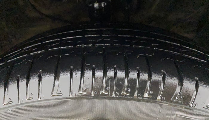 2016 Hyundai Creta SX 1.6 DIESEL, Diesel, Manual, 1,17,543 km, Right Front Tyre Tread