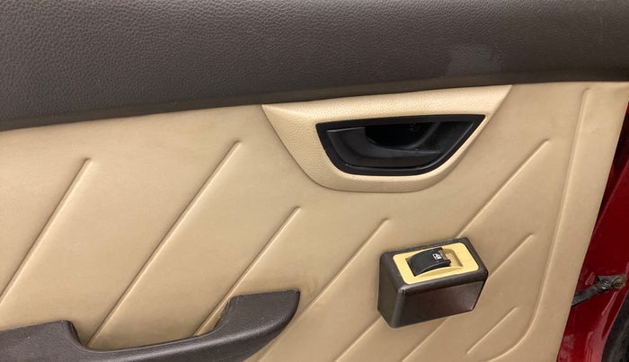 2017 Hyundai Eon D-LITE+, Petrol, Manual, 87,396 km, Left rear window switch / handle - Switch/handle not functional
