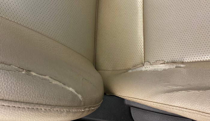 2017 Hyundai Eon D-LITE+, Petrol, Manual, 87,396 km, Driver seat - Cover slightly torn