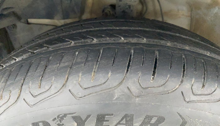 2015 Honda Jazz 1.2 V AT, Petrol, Automatic, 39,914 km, Left Front Tyre Tread