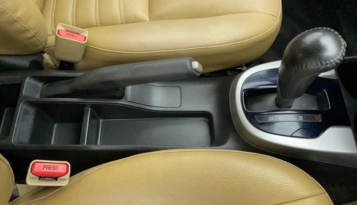 2015 Honda Jazz 1.2 V AT, Petrol, Automatic, 39,914 km, Gear Lever