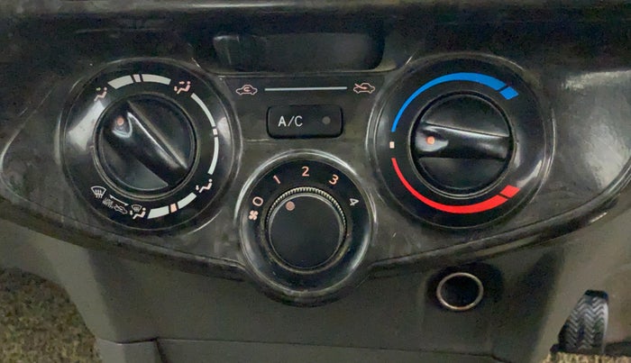 2016 Toyota Etios Liva V DUAL TONE, Petrol, Manual, 76,208 km, AC Unit - Car heater not working