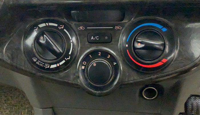 2016 Toyota Etios Liva V DUAL TONE, Petrol, Manual, 76,208 km, AC Unit - Minor issue in the heater switch