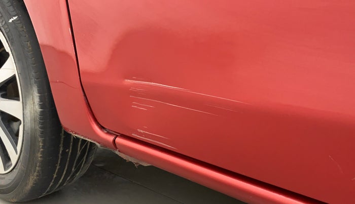2016 Toyota Etios Liva V DUAL TONE, Petrol, Manual, 76,208 km, Front passenger door - Minor scratches