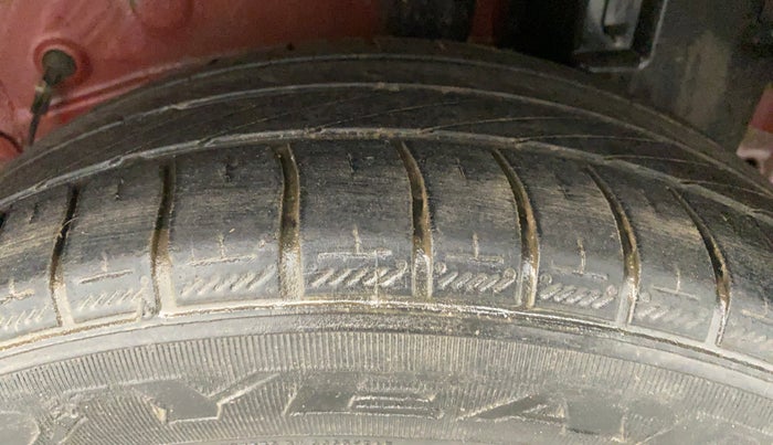 2016 Toyota Etios Liva V DUAL TONE, Petrol, Manual, 76,208 km, Left Rear Tyre Tread