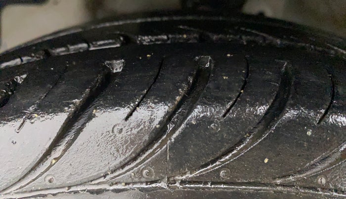 2018 Hyundai Eon ERA +, Petrol, Manual, 24,161 km, Left Front Tyre Tread