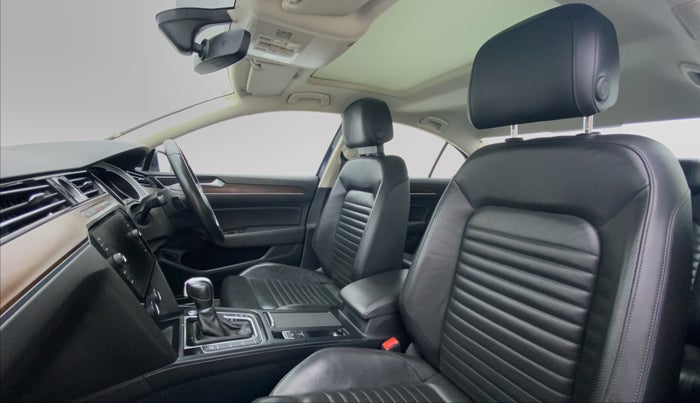 2018 Volkswagen Passat HIGHLINE DSG, Diesel, Automatic, 58,375 km, Right Side Front Door Cabin View