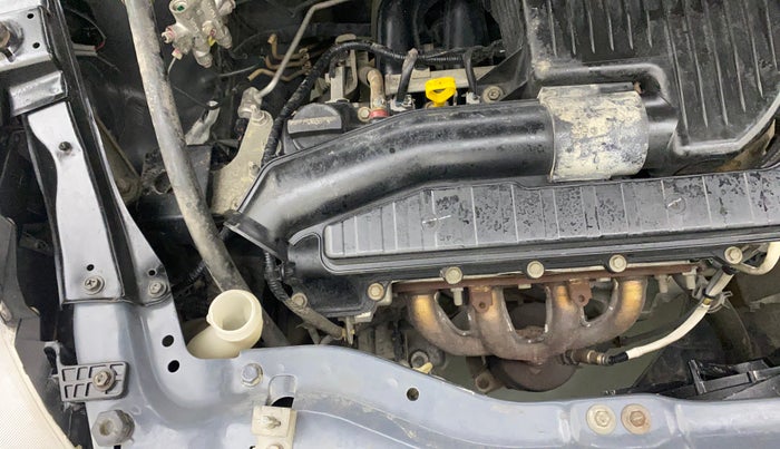 2017 Maruti Swift LXI (O), Petrol, Manual, 60,531 km, Front windshield - Wiper bottle cap missing
