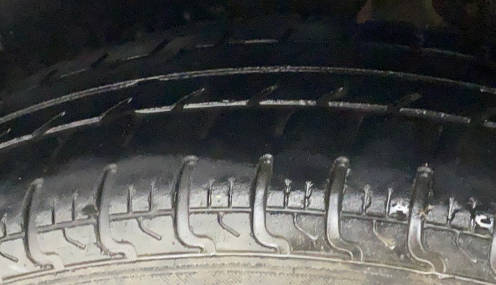2017 Maruti Swift LXI (O), Petrol, Manual, 60,531 km, Left Rear Tyre Tread