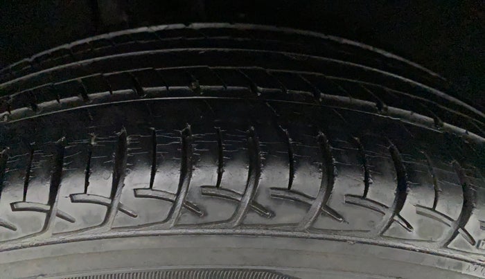 2017 Maruti Baleno DELTA PETROL 1.2, Petrol, Manual, 18,353 km, Right Front Tyre Tread