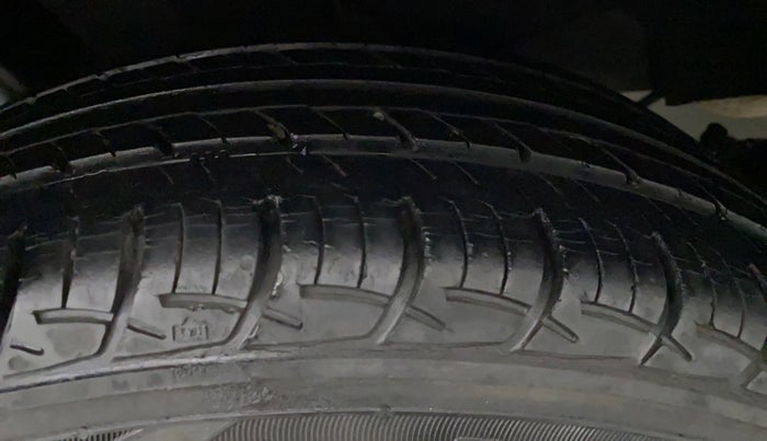 2017 Maruti Baleno DELTA PETROL 1.2, Petrol, Manual, 18,353 km, Left Front Tyre Tread
