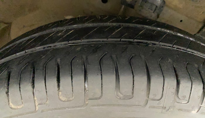 2014 Maruti Swift Dzire VXI, Petrol, Manual, 43,372 km, Right Front Tyre Tread
