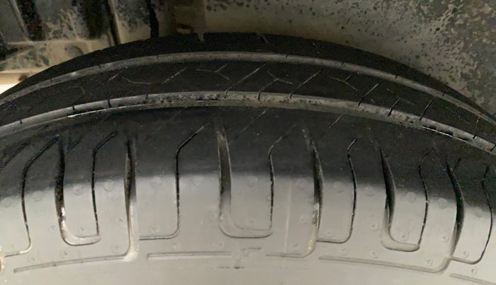2014 Maruti Swift Dzire VXI, Petrol, Manual, 43,467 km, Right Rear Tyre Tread