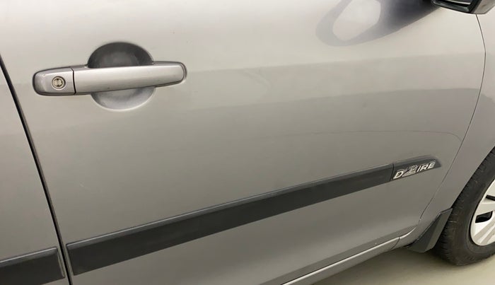 2014 Maruti Swift Dzire VXI, Petrol, Manual, 43,372 km, Driver-side door - Minor scratches