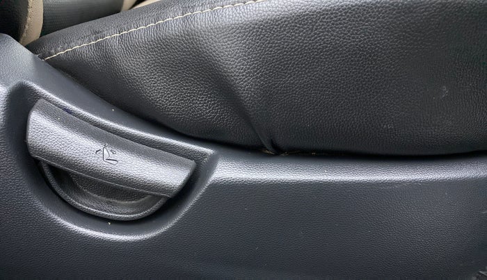 2017 Hyundai Grand i10 MAGNA 1.2 KAPPA VTVT, Petrol, Manual, 27,023 km, Driver Side Adjustment Panel