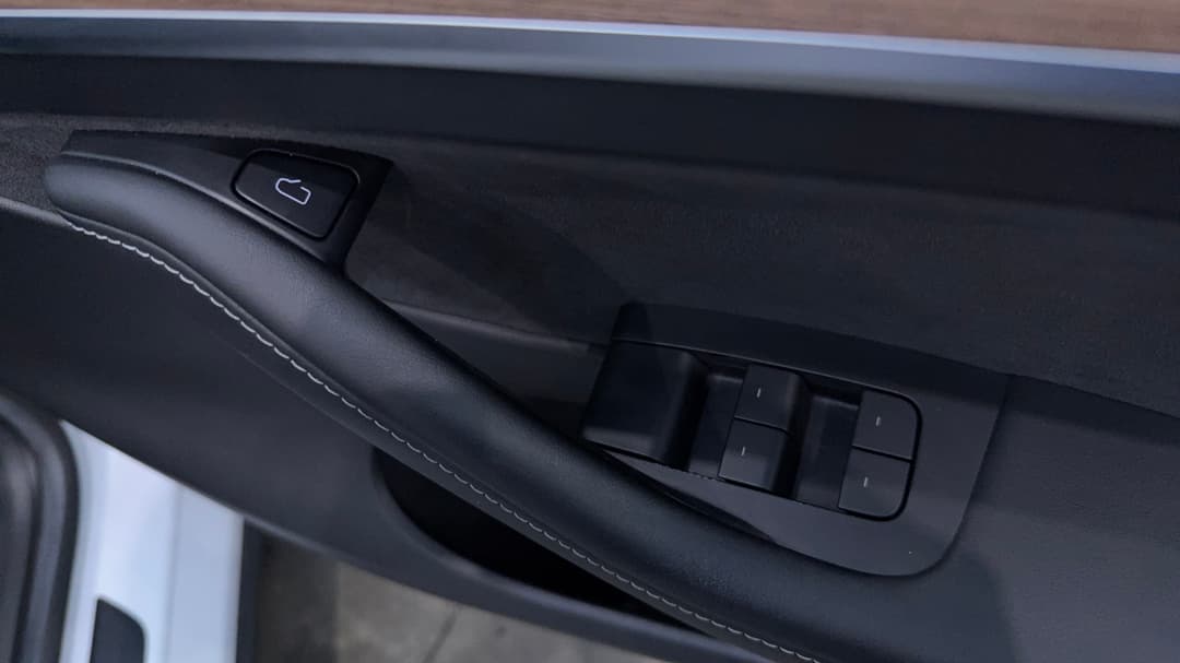 2022 Tesla Model Y Rear-wheel Drive, Automatic, 51414 km, Drivers Side Door Panel Controls
