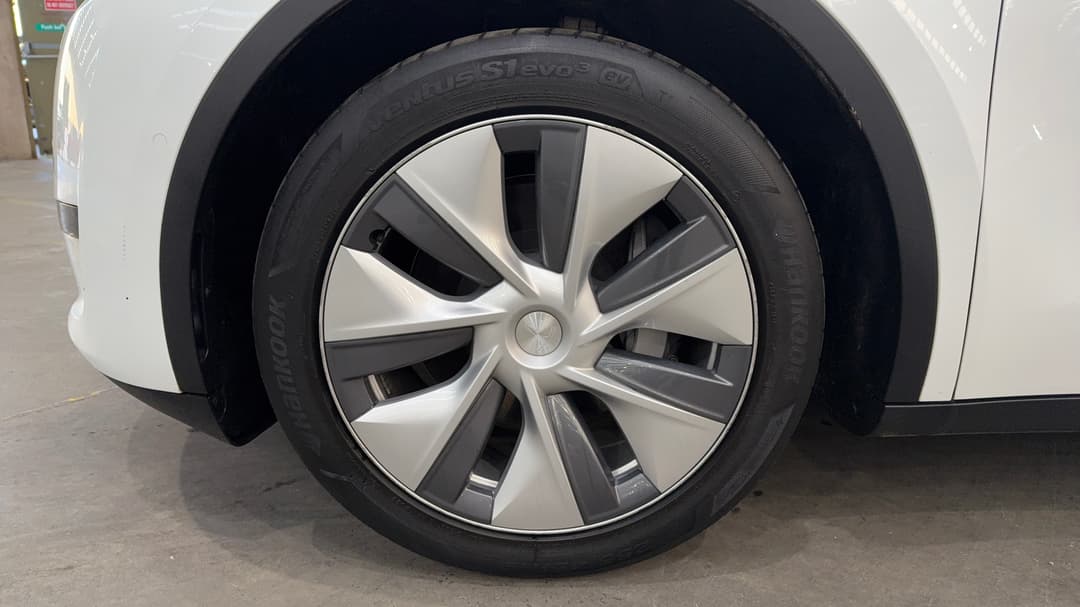 2022 Tesla Model Y Rear-wheel Drive, Automatic, 51414 km, Left Front Wheel