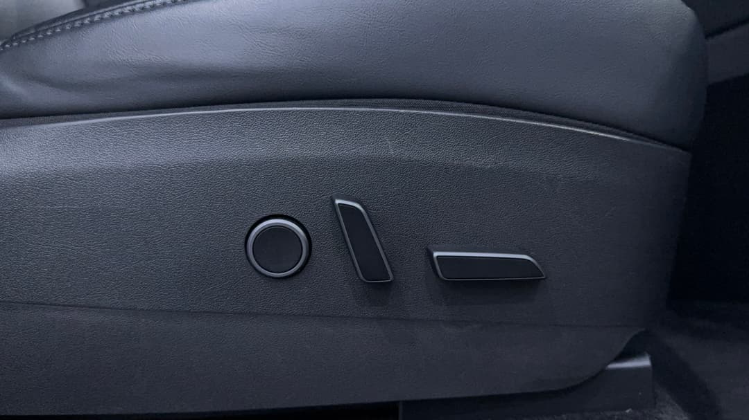 2022 Tesla Model Y Rear-wheel Drive, Automatic, 51414 km, Drivers Side Adjustment Panel
