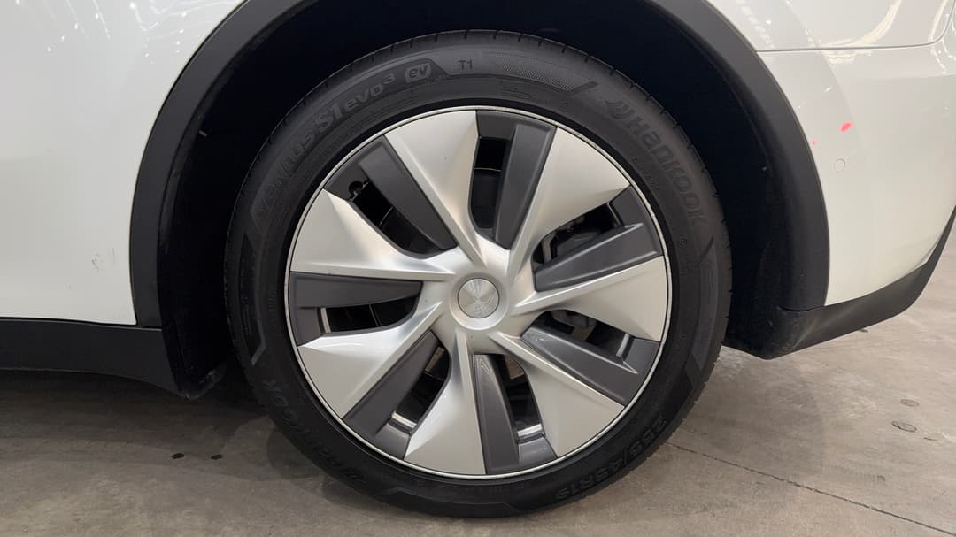 2022 Tesla Model Y Rear-wheel Drive, Automatic, 51414 km, Left Rear Wheel