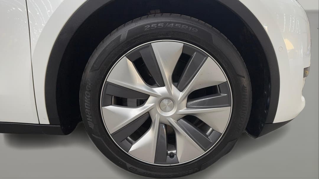 2022 Tesla Model Y Rear-wheel Drive, Automatic, 51414 km, Right Front Wheel