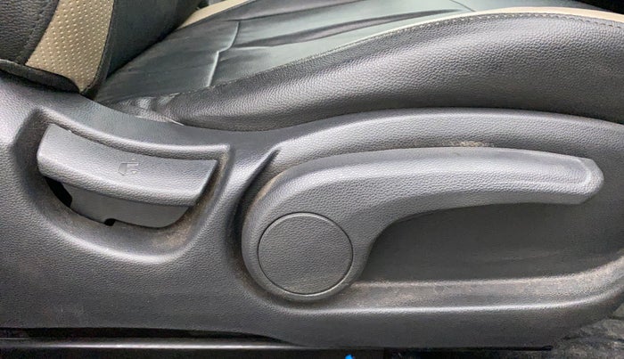 2017 Hyundai Elite i20 SPORTZ 1.2, Petrol, Manual, 32,345 km, Driver Side Adjustment Panel
