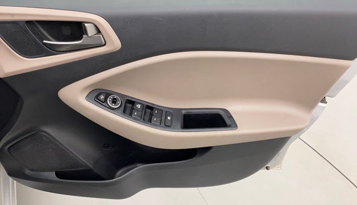 2017 Hyundai Elite i20 SPORTZ 1.2, Petrol, Manual, 32,345 km, Driver Side Door Panels Control