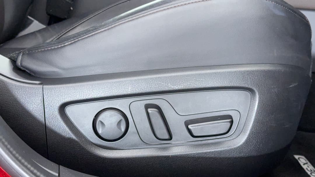 2024 Mazda CX-30 G20 Touring (FWD), Automatic, 34143 km, Drivers Side Adjustment Panel
